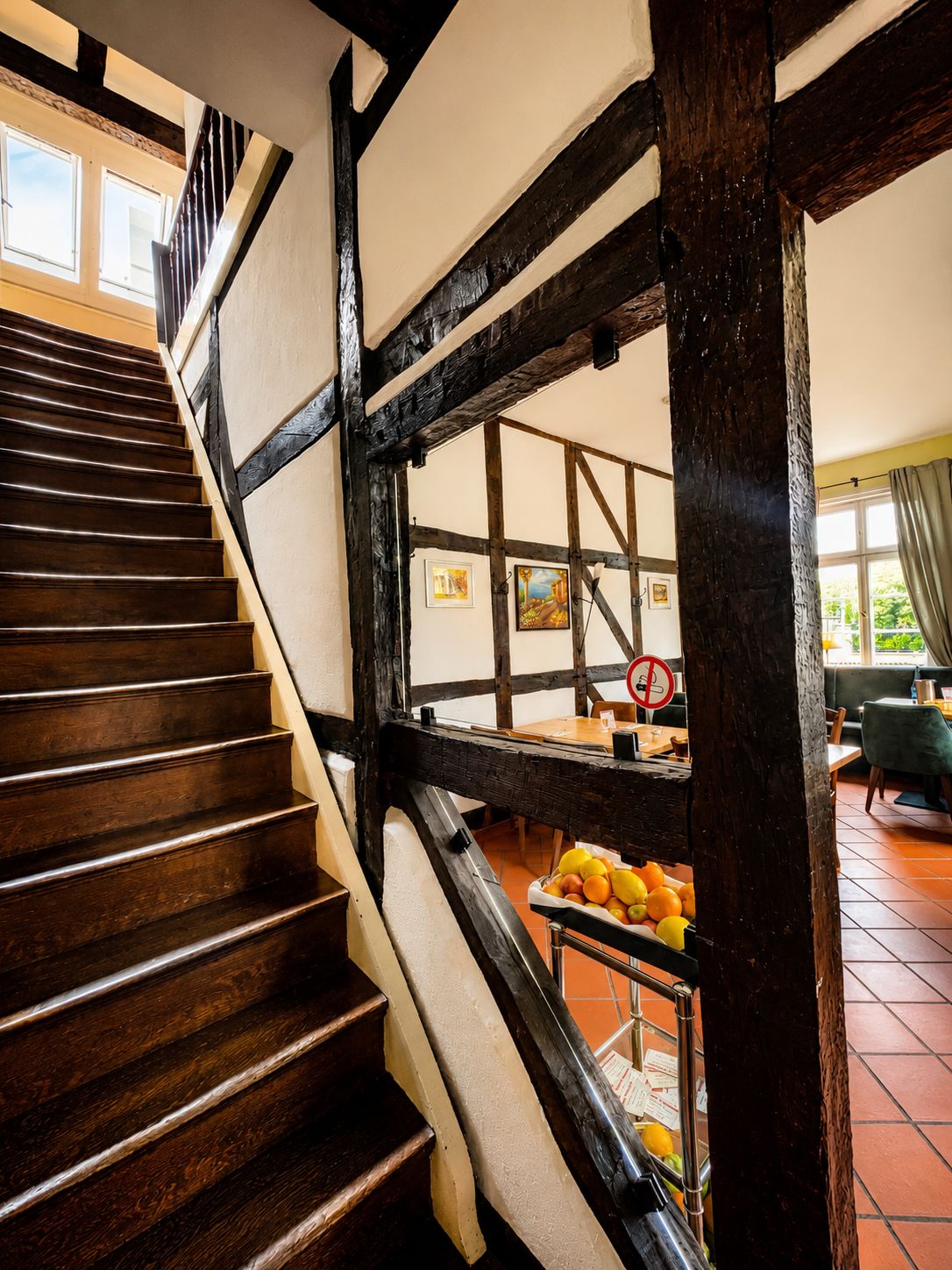 Restaurant von innen mit Sitzbereich und Ambiente